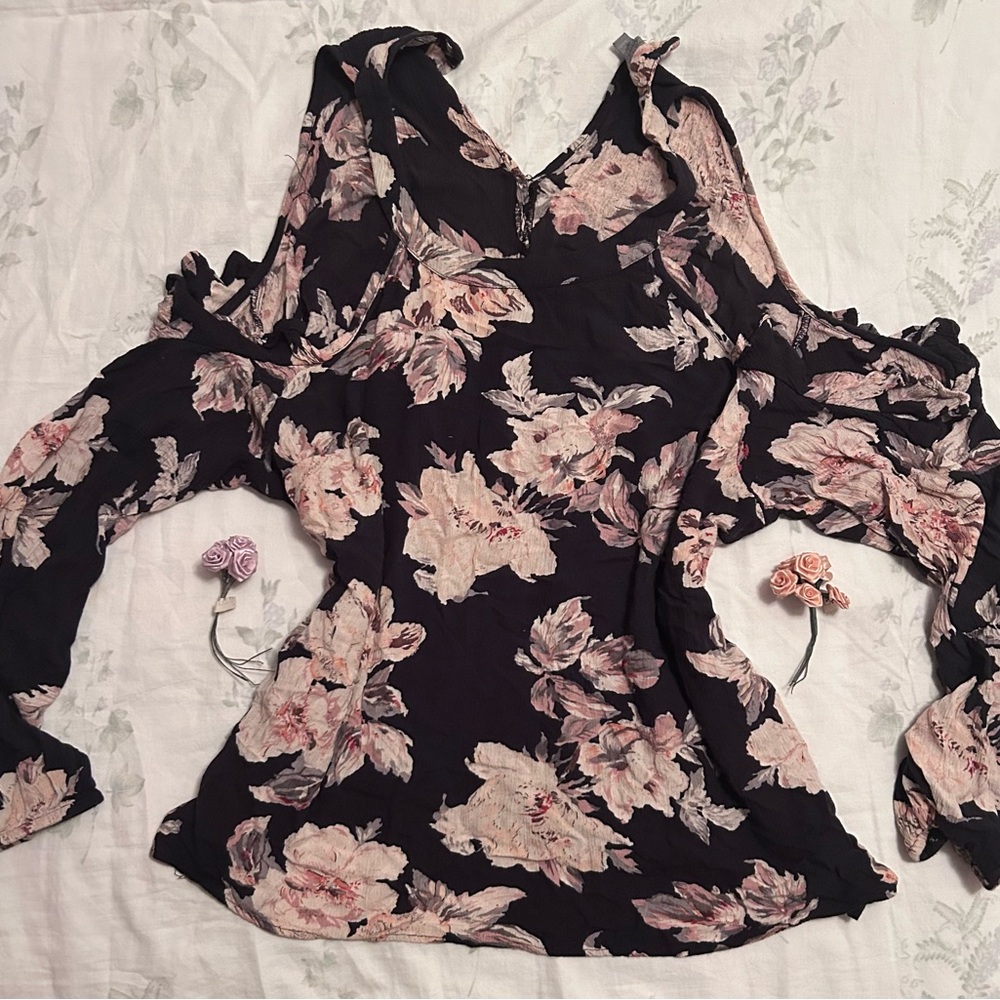 Open Shoulder Floral Blouse